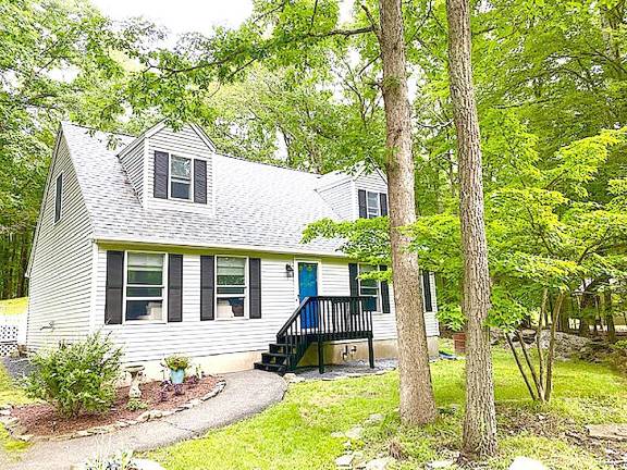 Country charmer comes with lake access Country charmer comes with lake access