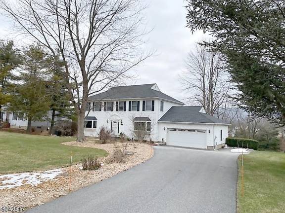 Home on private cul de sac offers mountain views Home on private cul de sac offers mountain views