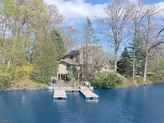 Exclusive Manitou Island home captures the lake’s true beauty Exclusive Manitou Island home captures the lake’s true beauty
