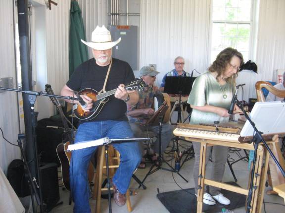 PHOTOS BY JANET REDYKEMembers of the Skylands Dulcimer String Band perform at the Farmers&#x2019; Market at the Sussex County Fairgrounds.