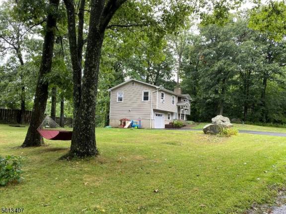 Family time is fabulous in this Barry Lakes home Family time is fabulous in this Barry Lakes home