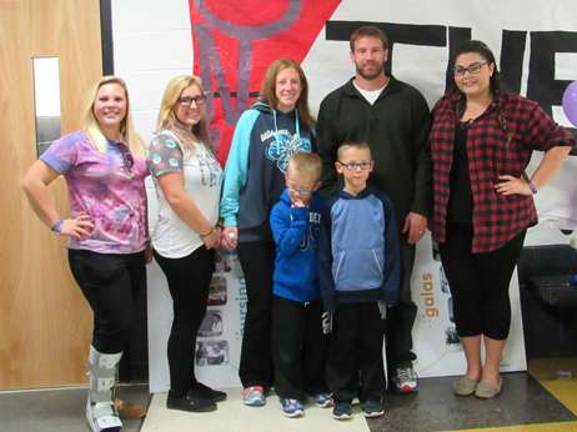 Wallkill Valley FBLA holds Super Night Scott Hoffman, his wife Jill, and sons, Andrew and Thomas, the March of Dimes Northern Region Ambassador family, joined Sara Miceli, Alexa Batelli, Kayla Bifano and Wallkill Valley FBLA members at Super Night 2015.