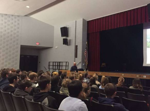 Wildlife photographer gives presentation