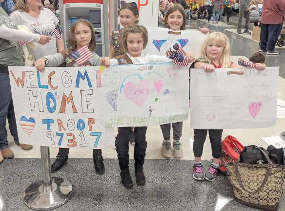 Girl scouts welcome home honor flight