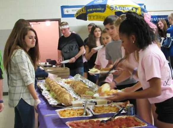 Wallkill Valley FBLA holds Super Night The local business community and FBLA families provided food for the ten-hour March of Dimes event.