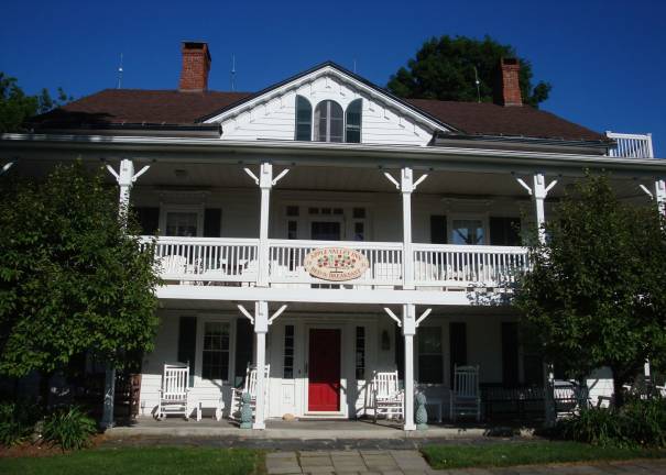 The personal touch The Apple Valley Inn and the Candy Apple Shoppe are located at 967 Rt. 517 in Glenwood.