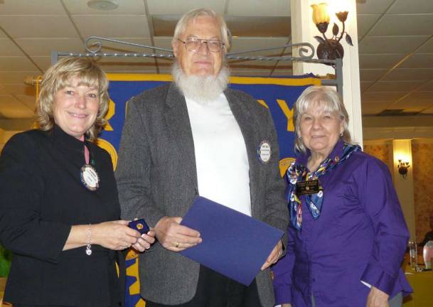 Wallkill Valley Rotarian, Fortunat Mueller-Maerki, is the recipient of the Rotary International Paul Harris award. The Rotary District 7470 Governor, Margit Rahill, presented the award with the Wallkill Valley Rotary Club President Karen McDougal.
