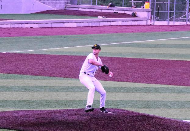 Miners leading division <b>MN3 Miners pitcher Rob Hensey pitched for six innings, resulting in four strikeouts.</b>