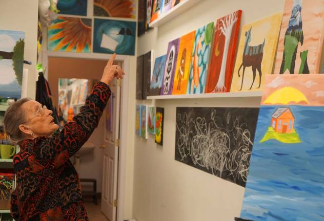 Painted grape celebrates 2 years in business PHOTOS BY VERA OLINSKI Hardyston Mayor Leslie Hamilton admires the Painted Grape studio paintings.