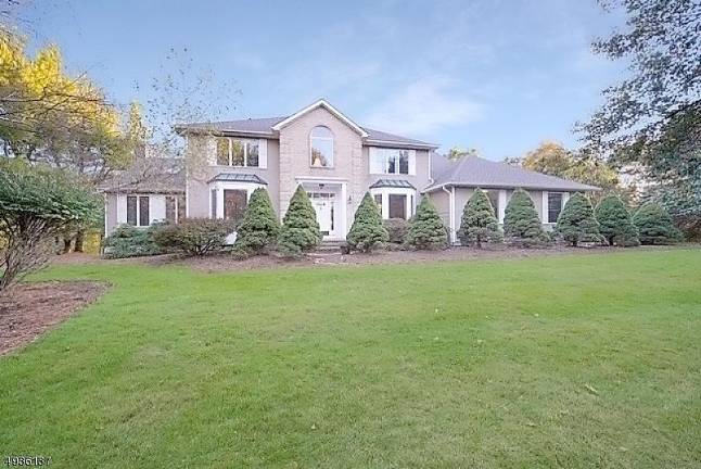 Custom colonial has all the amenities Custom colonial has all the amenities