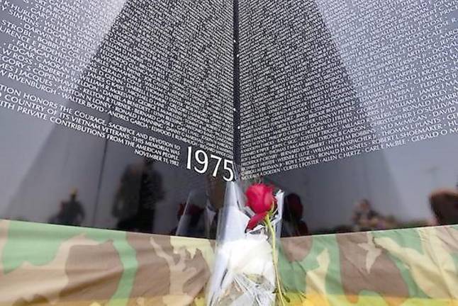 The Moving Wall in Wantage (Photo by Robert G. Breese)