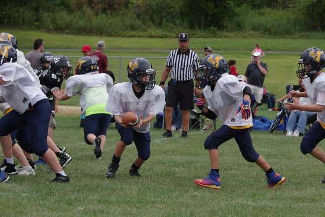 Area youth football teams participate in Ranger Rumble The Vernon offense in action against Wallkill Valley.