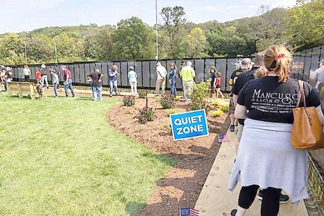 The Moving Wall in Wantage (Photo by Robert G. Breese)