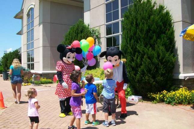 FBLA members Mickey and Minnie Mouse greet the children at the beginning of the Carnivalwith free balloons.