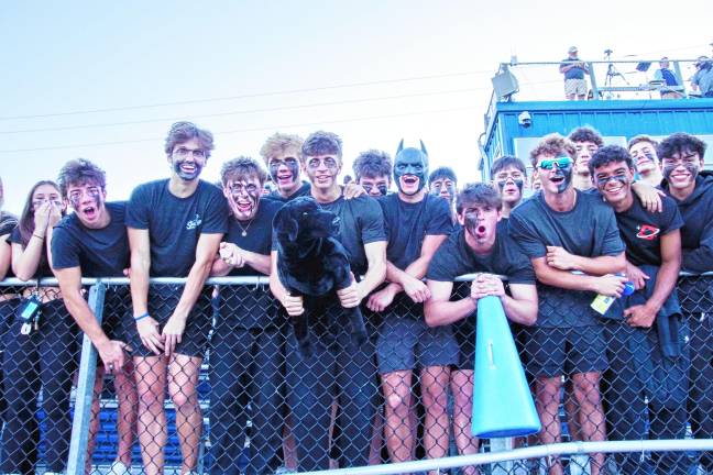 High Point remains undefeated <b>SN6 Dressed in black, Sparta High School football fans are hyped up and ready to cheer for their team.</b>