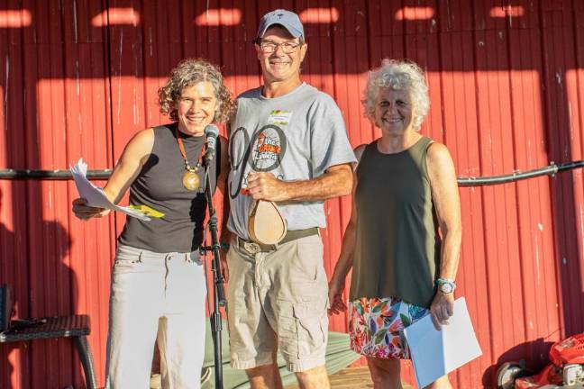 Local gardeners win props for their crops at Kitchen Garden Tour Dirt Editor and Publisher Becca Tucker, Most Hospitable Garden winner Patrick Moynihan, and Straus News Publisher Jeanne Straus. Photo: Aja Brandt