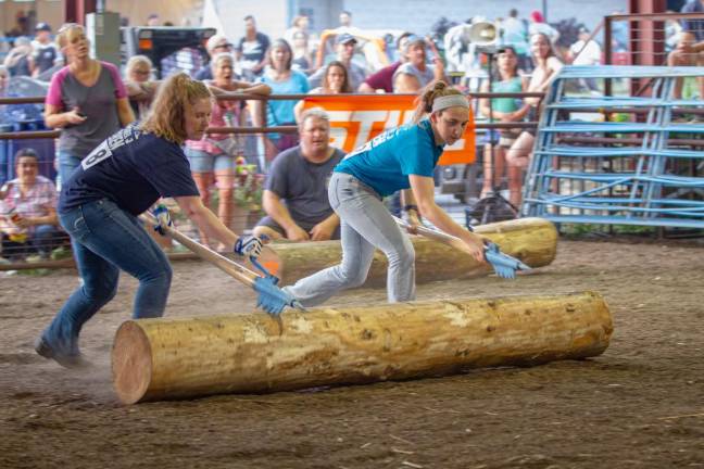 Lumber Jacks and Jills chop up the competition Lumber Jacks and Jills chop up the competition