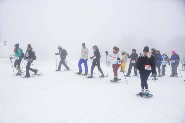 5K participants move through the fog.