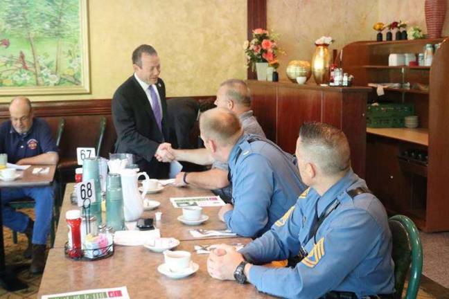 Congressman Josh Gottheimer (NJ-5) speaks with Sussex County Chiefs of Police at the Hampton Diner in Newton.
