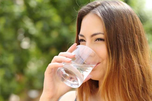 Drinking more water reduces bladder infections in women