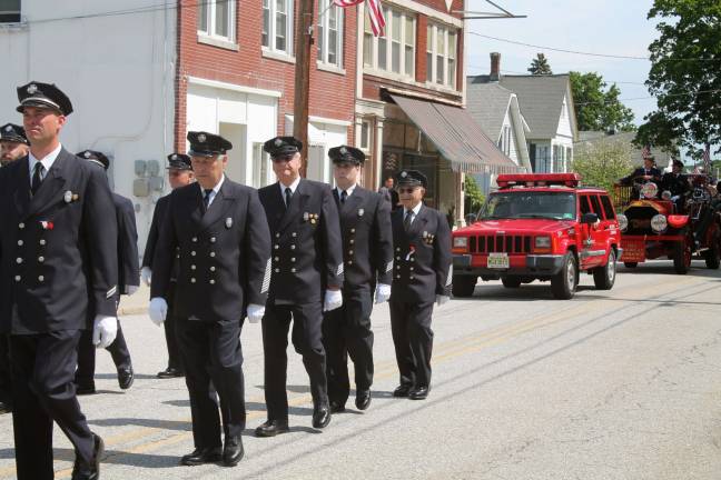 Cub Scouts march in Franklin parade Members of the Franklin Fire Department march in this year's Memorial Day Parade in honor of those who lost their lives.