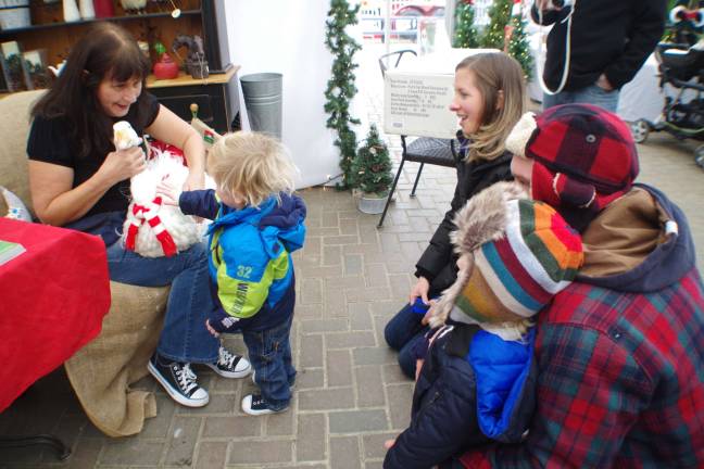 Vernon author Leesa Beckmann and Oliver the Goose were very popular at Heaven Hill Farm last weekend. Oliver even had the chance to have a &#xfe;&#xc4;&#xfa;one-on-one&#xfe;&#xc4;&#xf9; with Santa.