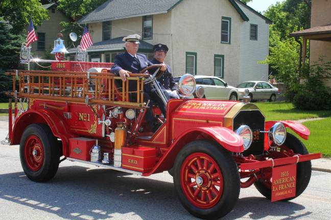 Cub Scouts march in Franklin parade Franklin Fire Departments 1915 American LaFrance makes the days parade.