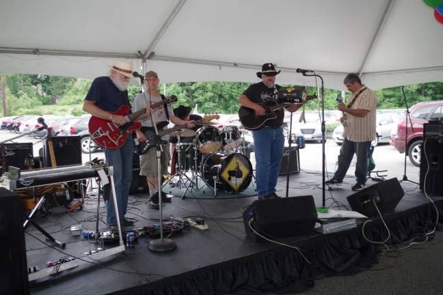 Music was supplied by the Farmer Phil Band.