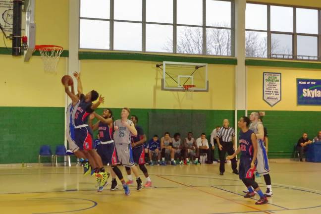 SCCC falls in basketball showdown Players reach for the rebound.