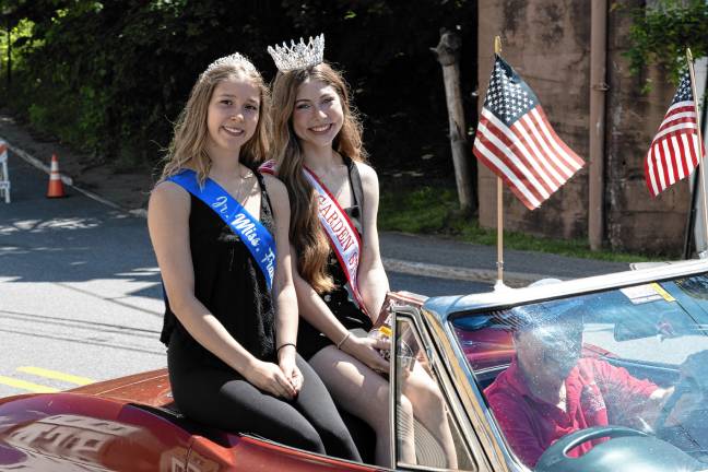 Photos: Memorial Day Parade in Franklin Miss Franklin-Garden State Makayla Snyder, right, and Jr. Miss Franklin Addyson Snyder ride in the parade.