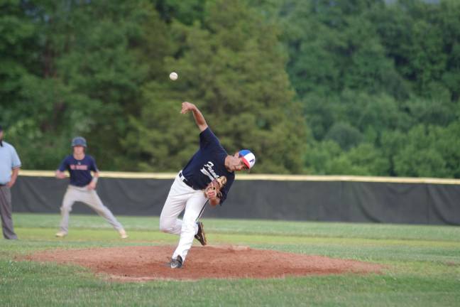 Franklin's pitcher Wes Walton fires the ball.