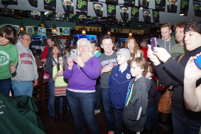 Franklin's Irish Cottage raises money to fight cancer Observers use their cell phones to catch all the action.
