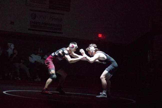 Pompton Lakes defeats Wallkill Valley Pompton Lakes' Joseph Aungst, left, takes on Wallkill Valley's Owen Crowell in the 150-pound weight class. Aungst won by decision, 7-0.