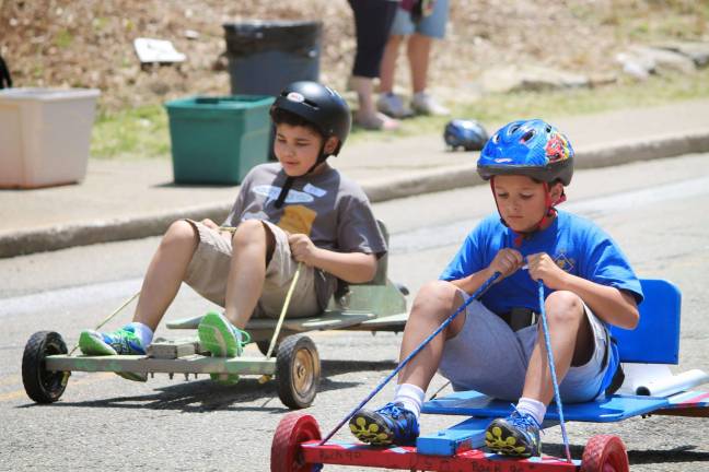 Ashton Hill and Pack 298's Richard make the race.