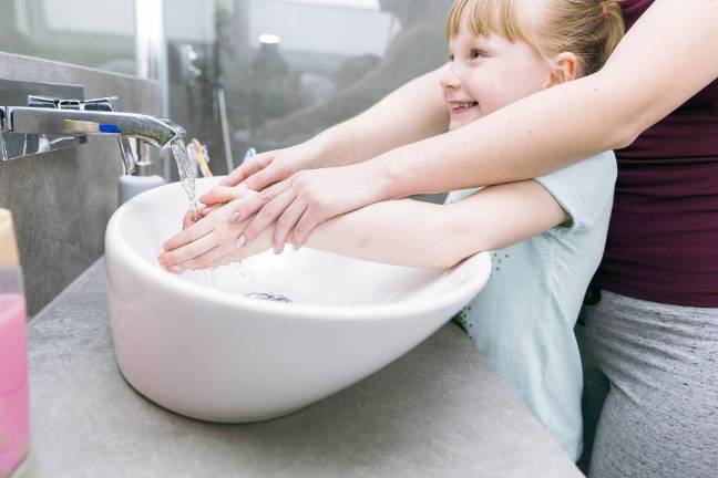 Here are 4 easy steps to clean hands Here are 4 easy steps to clean hands