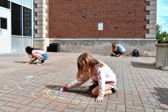 Photos: Chalk the Walk in Ogdensburg Children use chalk to decorate the entry to Ogdensburg Elementary School on Monday, Sept. 1. School started for the fall with a half-day Tuesday, Sept. 2. (Photos by Maria Kovic)