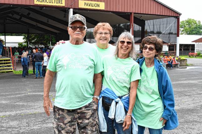 Montague wins gold in Senior Olympics <b>Steve Marino, Robin Elmo, Jeanne Ortiz and Roxanne Staley of the Hardyston team.</b>