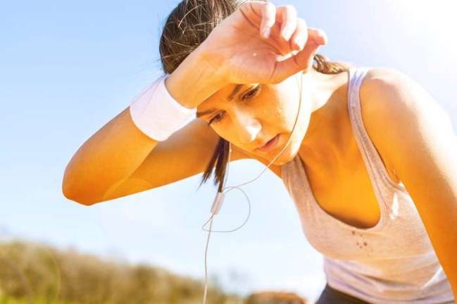 Does dehydration increase an athlete’s risk for concussion?
