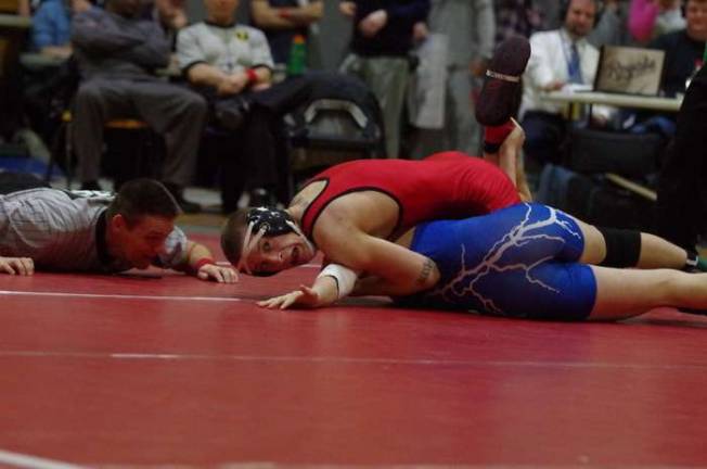 High Point's Derin wins 132-pound title In Saturdays finals High Point's Mike Derin glances at the clock while trying to pin Warren Hills Max Nauta. Derin won the 132 lbs match in 1:36 and was named Region 1's Outstanding Wrestler.