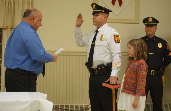Ogdensburg swears in new officers Photos by Vera Olinski Police Chief Stephen Gordon, right, is sworn in by Ogdensburg Mayor Steve Ciasullo