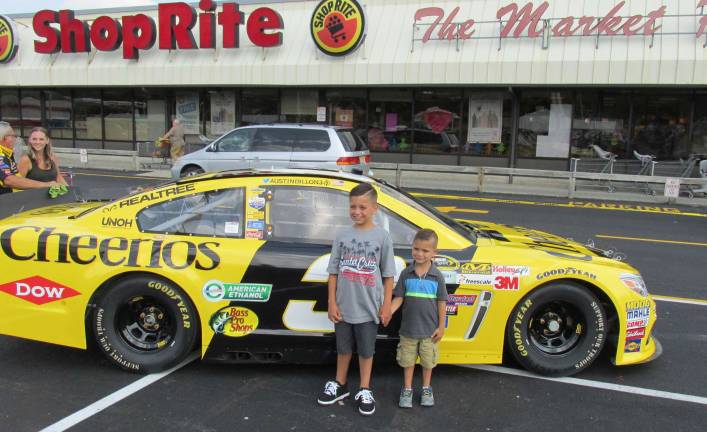 RoNetco raising money to fight hunger Collin and Bailey Lynch of Franklin are shown at the Franklin ShopRite.