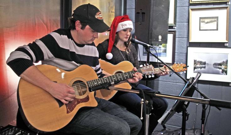 New Hamburg gallery focuses on local artists Acoustic duo Jenny and Alex Hoatson of West Orange provided the live entertainment at Art Etc last Saturday evening.