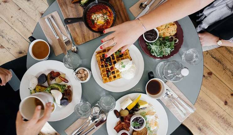 Friends may undermine weight-loss efforts, study says Friends may undermine weight-loss efforts, study says