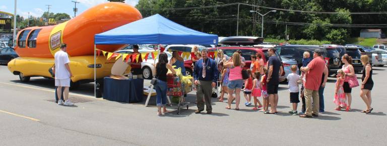 Wienermobile comes to Franklin