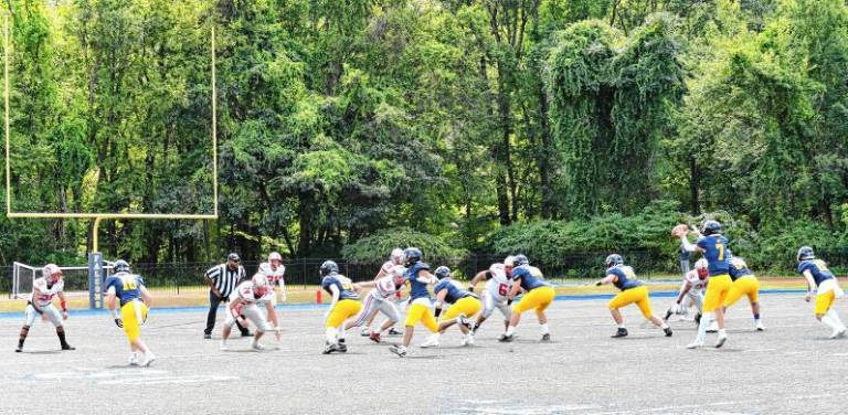 Football roundup: High Point beats Jefferson <b>High Point plays Jefferson there Saturday, Aug. 30. (Photo by Maria Kovic)</b>