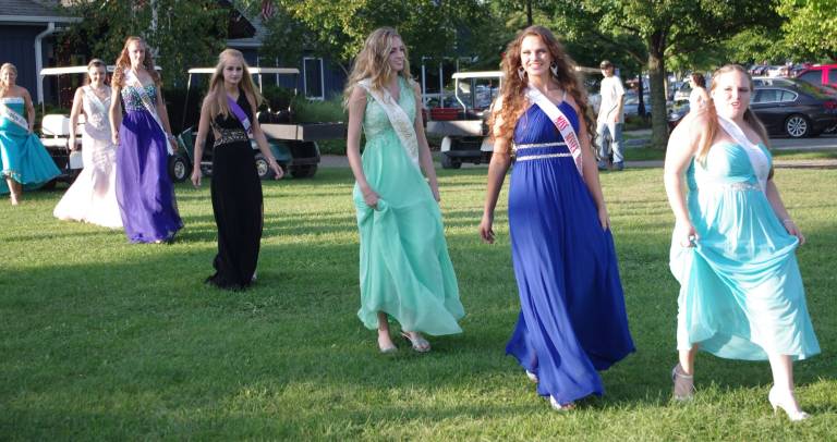 Wask crowned Queen of the Fair A parade of pageant contestants on the move.