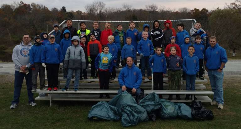 Scouts clean up Franklin pond area