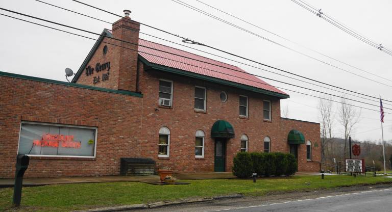Where in responses Readers who identified as Pamela Perler, Craig Coykendall, Gloria Fairfield, Nancy Machnicki and Bob Candelmo knew last week's photo was of the George Inn, located on Route 94 in Vernon Township.