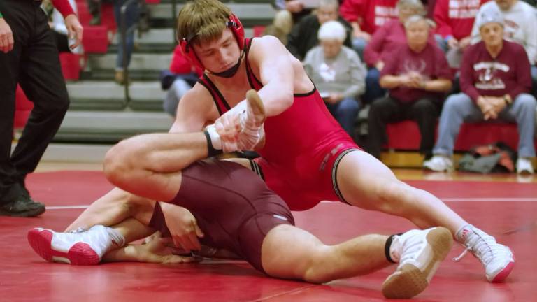 High Point wrestlers fall to Phillipsburg High Point wrestlers fall to Phillipsburg