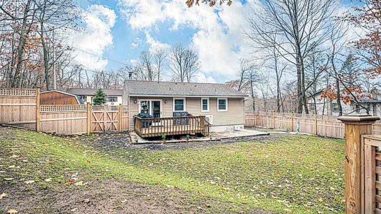 Two-bedroom Barry Lakes ranch is newly renovated